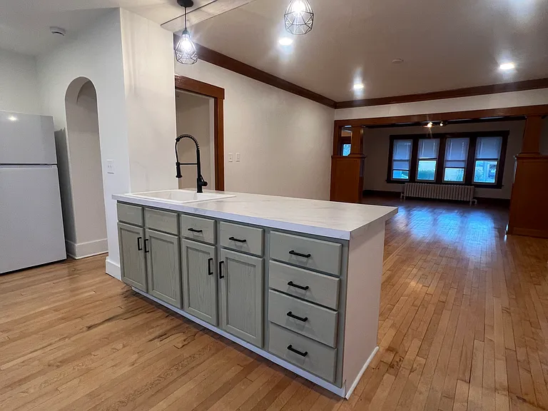 2033 s 82nd st 5 milwaukee 4
